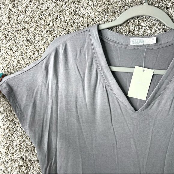 Barefoot Dreams Top Women’s Medium Malibu Gray V-Neck Short Sleeve Tee NWT - Picture 3 of 7